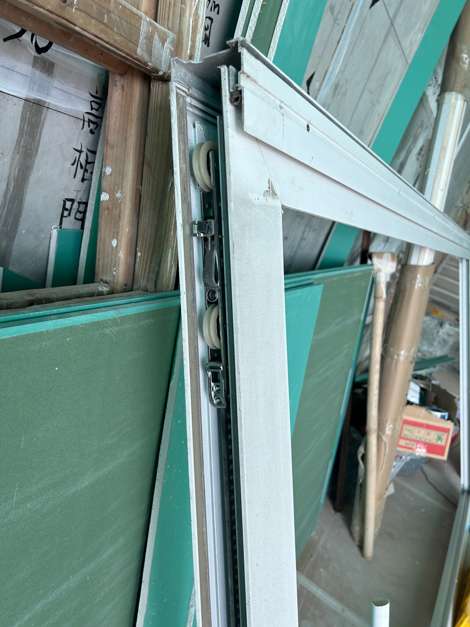 貝沙灣一期。更換提升趟門轆