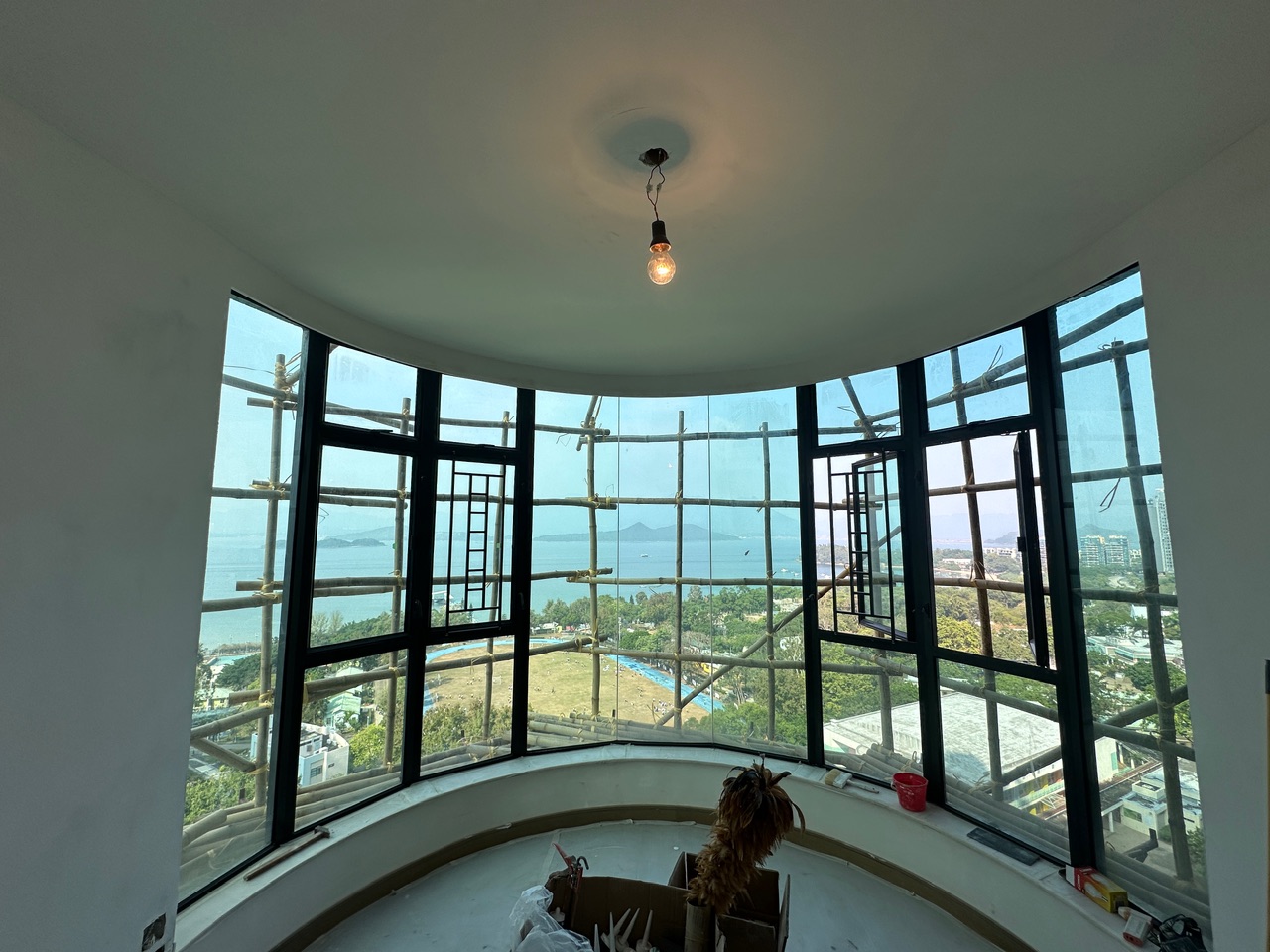 烏溪沙雅典居。全屋戶打外牆膠及玻璃膠