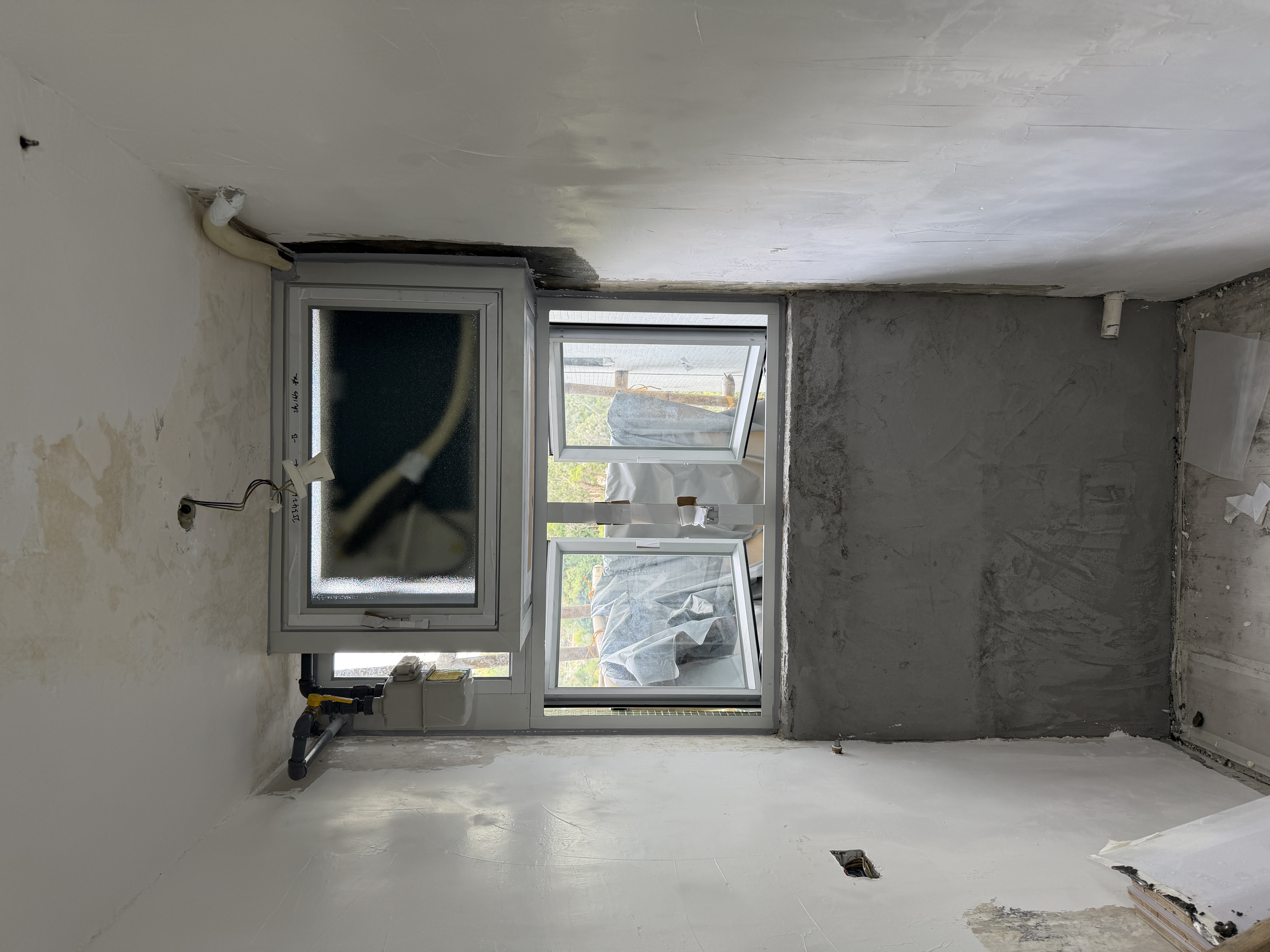 美城苑。安裝鋁窗及回風箱